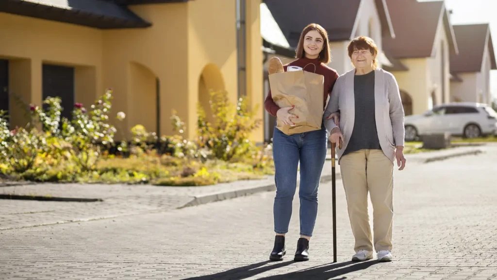 Czy opiekunka musi myć okna? Zobacz, jaki jest zakres obowiązk&oacute;w opiekuna os&oacute;b starszych w świetle przepis&oacute;w